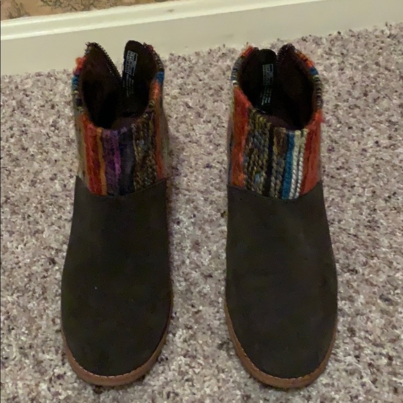TOMS boot size 7 1/2 - Picture 2 of 3